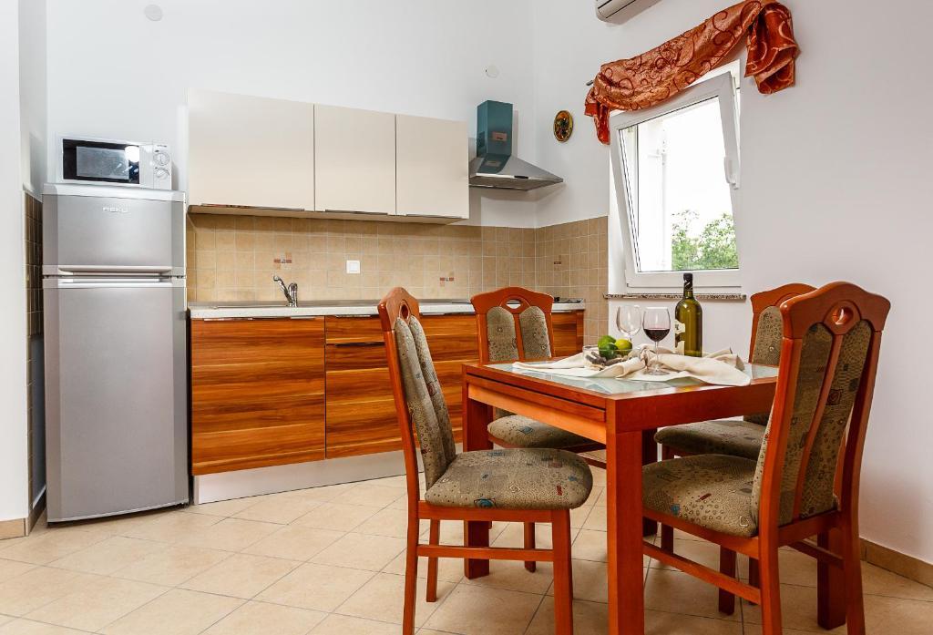 Apartments Mare & Mons Deluxe مالينسكا الغرفة الصورة