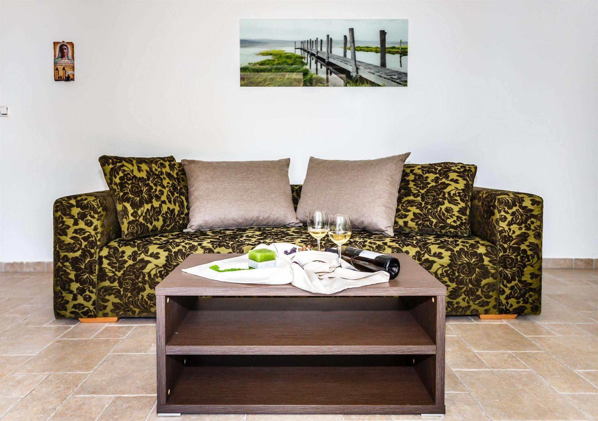 Apartments Mare & Mons Deluxe مالينسكا المظهر الخارجي الصورة